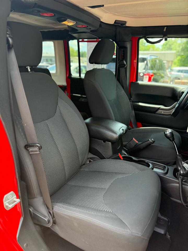 Jeep Wrangler Unlimited 4WD 4dr Black Bear *Ltd Avail* 2016
