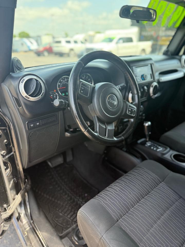 Jeep Wrangler Unlimited 4WD 4dr Rubicon 2012