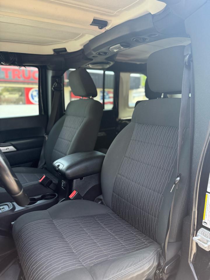 Jeep Wrangler Unlimited 4WD 4dr Rubicon 2012