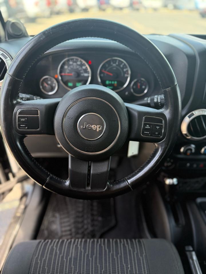 Jeep Wrangler Unlimited 4WD 4dr Rubicon 2012