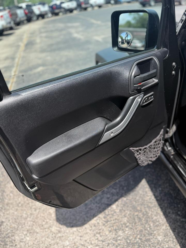 Jeep Wrangler Unlimited 4WD 4dr Rubicon 2012