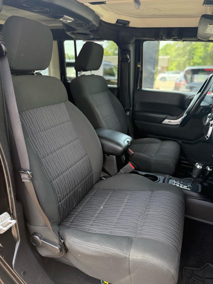 Jeep Wrangler Unlimited 4WD 4dr Rubicon 2012