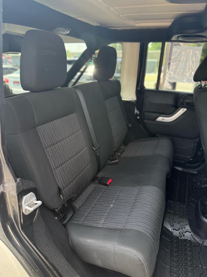 Jeep Wrangler Unlimited 4WD 4dr Rubicon 2012