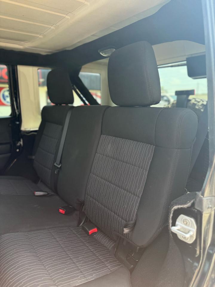 Jeep Wrangler Unlimited 4WD 4dr Rubicon 2012