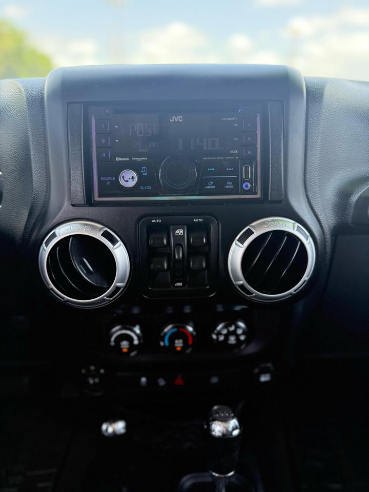 Jeep Wrangler Unlimited 4WD 4dr Rubicon 2012