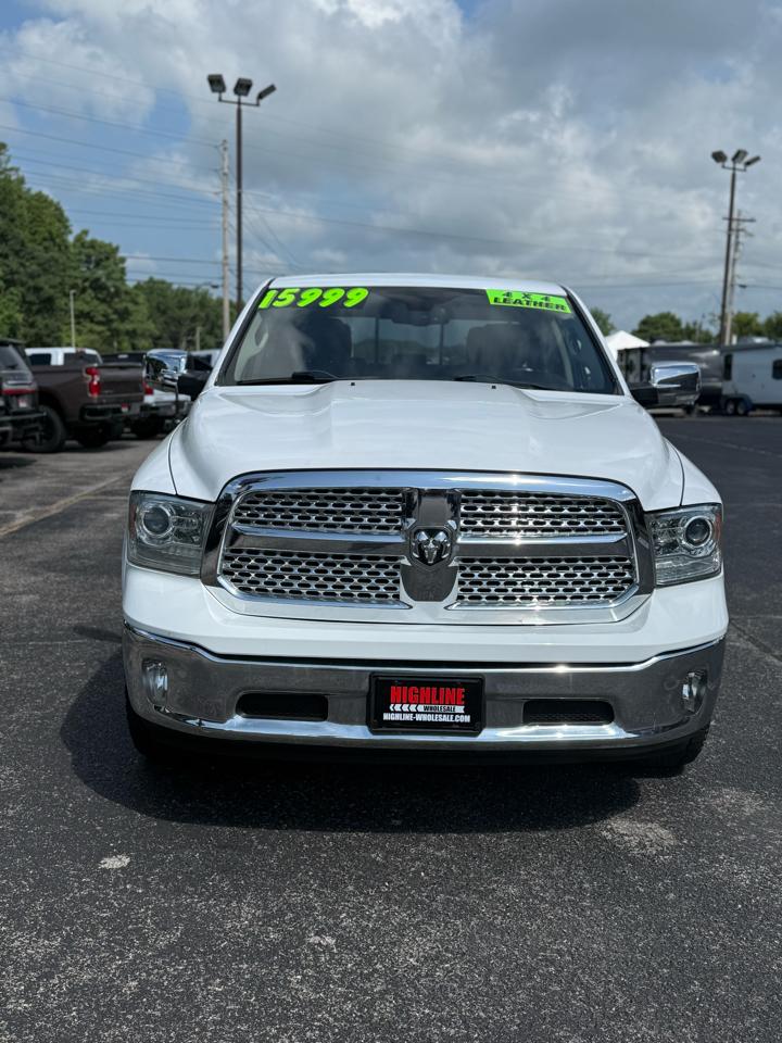 RAM 1500 4WD Crew Cab 140.5" Laramie 2015