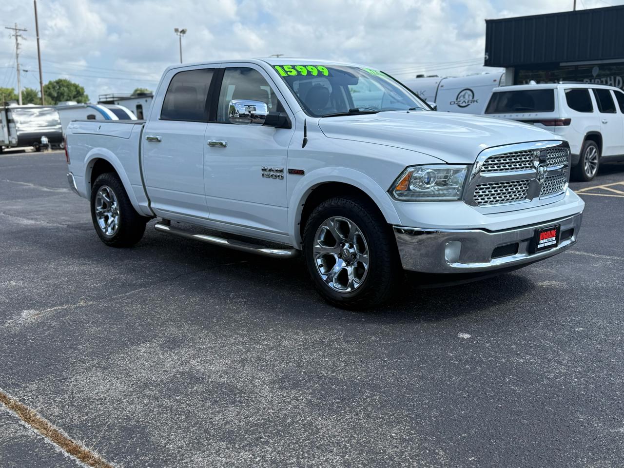 RAM 1500 4WD Crew Cab 140.5" Laramie 2015