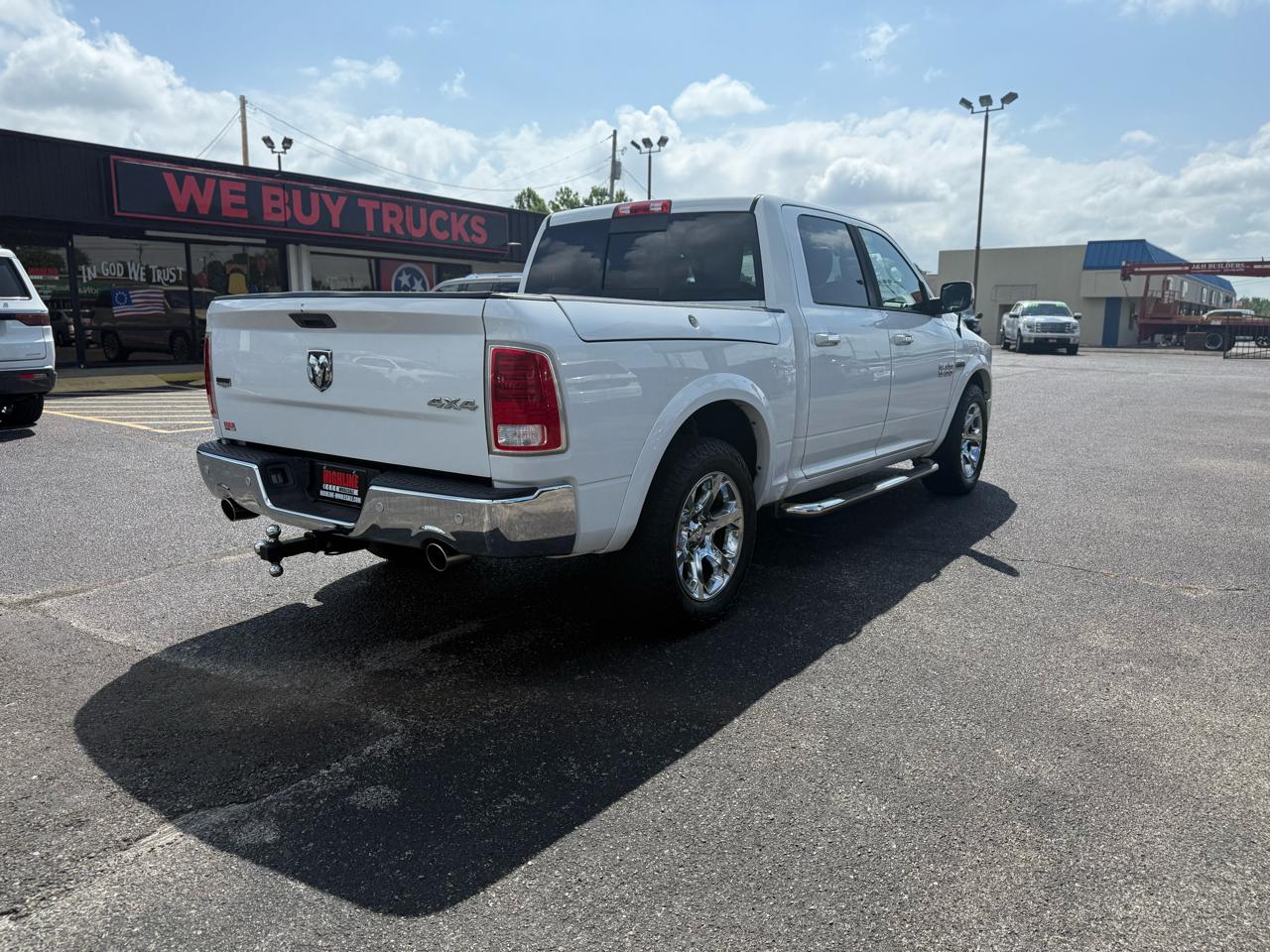 RAM 1500 4WD Crew Cab 140.5" Laramie 2015
