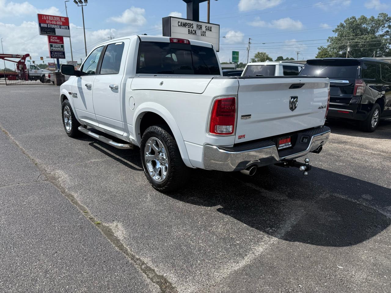 RAM 1500 4WD Crew Cab 140.5" Laramie 2015