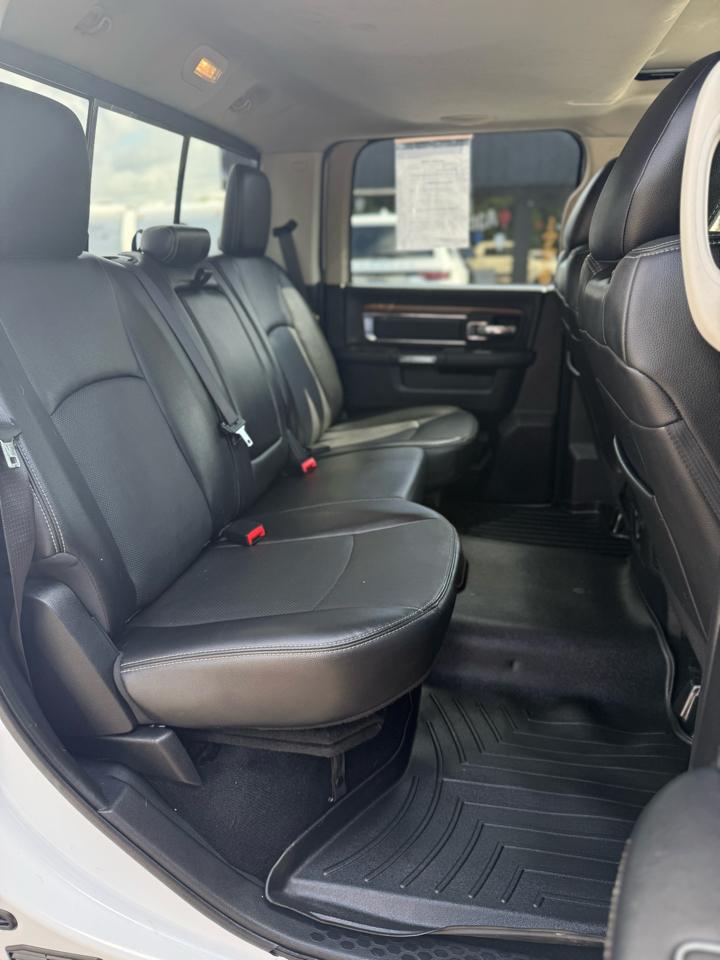 RAM 1500 4WD Crew Cab 140.5" Laramie 2015