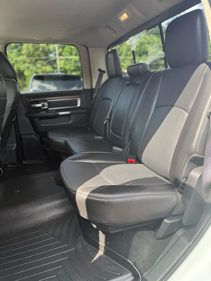 RAM 1500 4WD Crew Cab 140.5" Laramie 2015