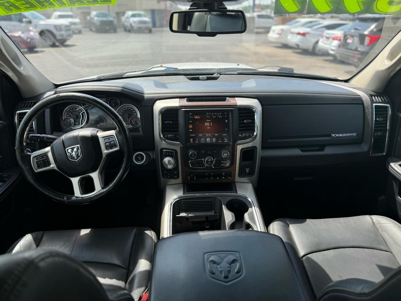 RAM 1500 4WD Crew Cab 140.5" Laramie 2015