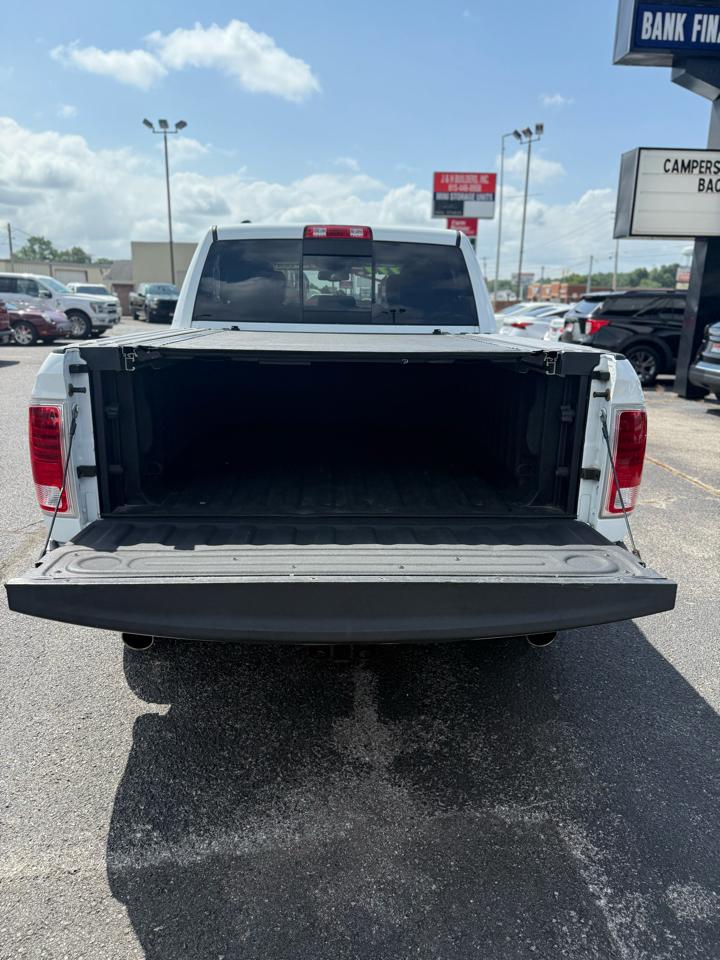 RAM 1500 4WD Crew Cab 140.5" Laramie 2015