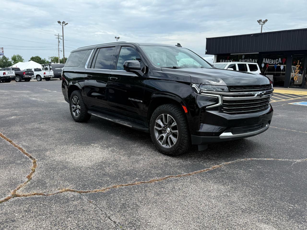 Chevrolet Suburban 4WD 4dr LT 2022