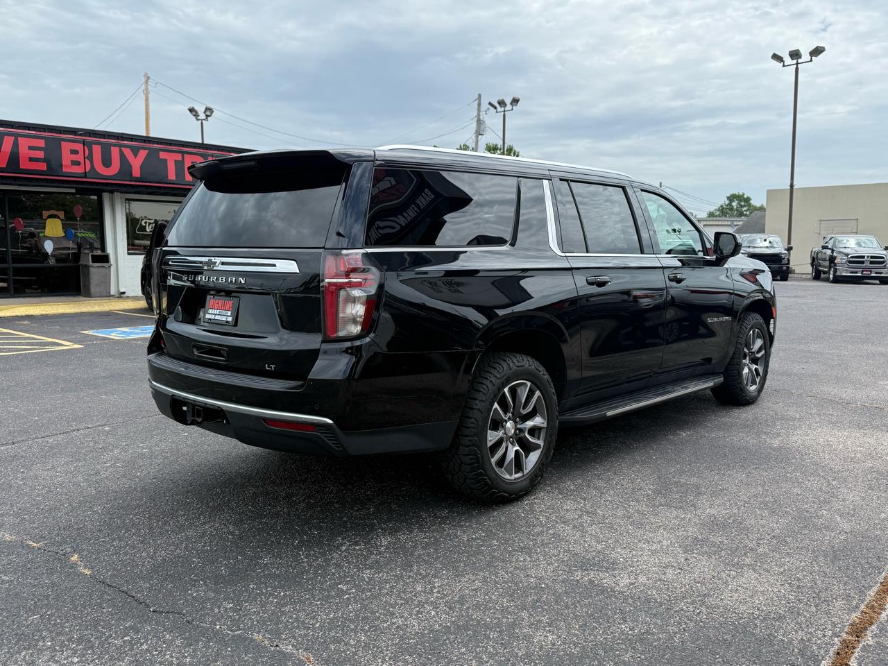 Chevrolet Suburban 4WD 4dr LT 2022