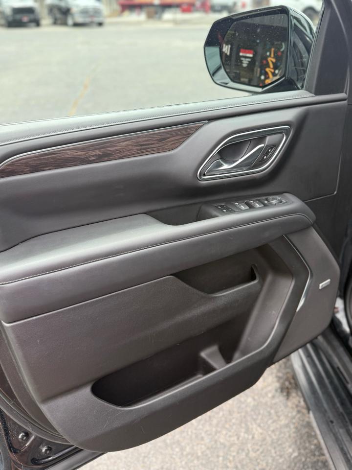 Chevrolet Suburban 4WD 4dr LT 2022