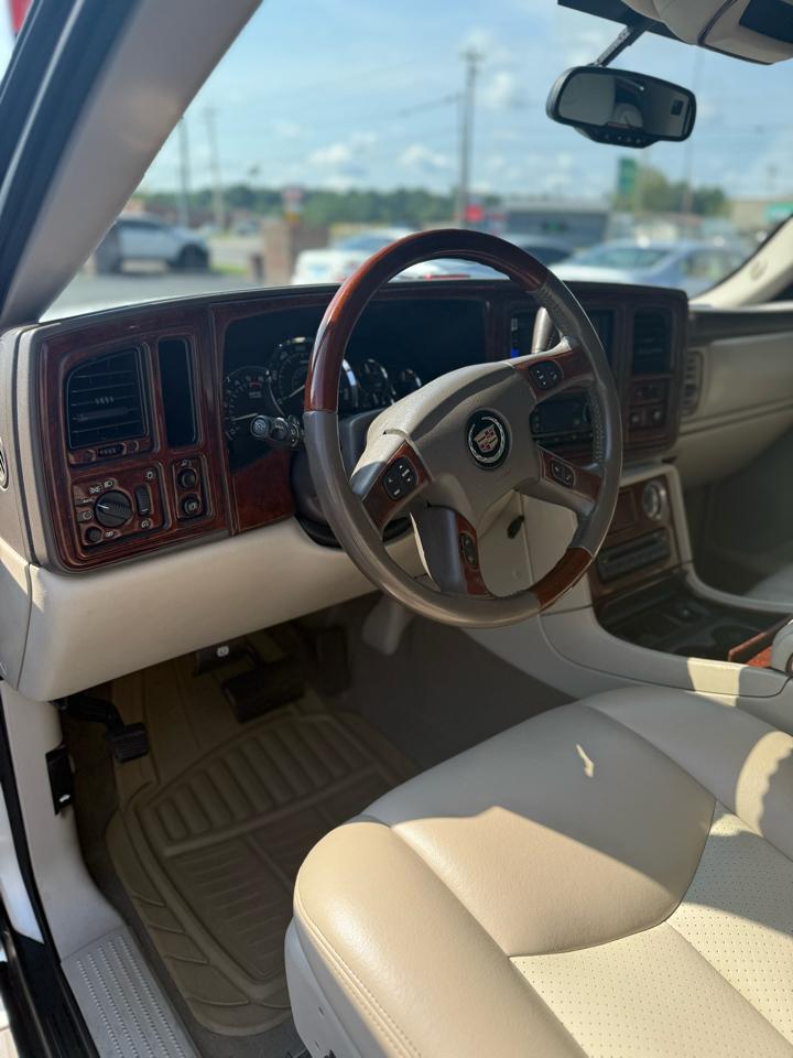 Used Car 2005 Cadillac Escalade Ext  4dr Awd For Sale Under $10,000 In Dickson, Tennessee