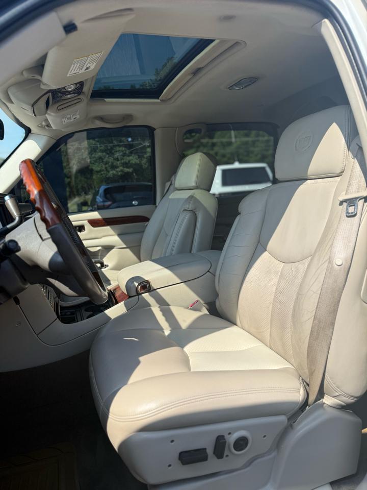 Used Car 2005 Cadillac Escalade Ext  4dr Awd For Sale Under $10,000 In Dickson, Tennessee