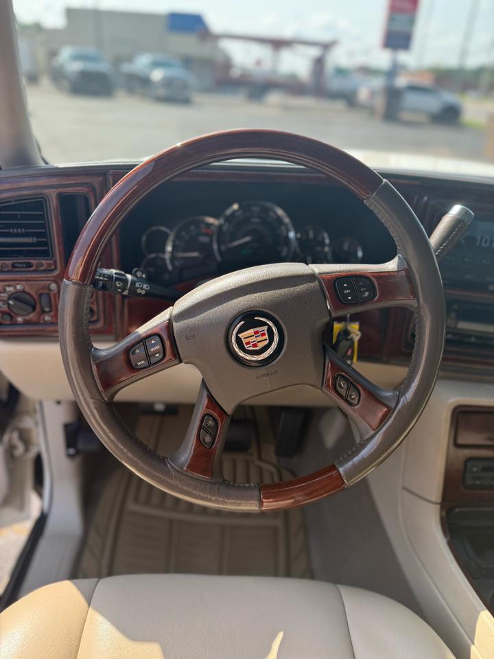Used Car 2005 Cadillac Escalade Ext  4dr Awd For Sale Under $10,000 In Dickson, Tennessee