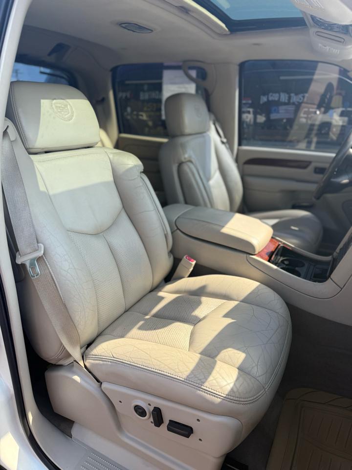 Used Car 2005 Cadillac Escalade Ext  4dr Awd For Sale Under $10,000 In Dickson, Tennessee