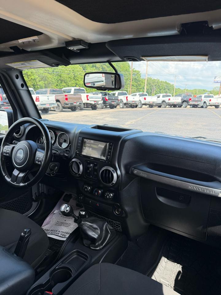 Jeep Wrangler Unlimited 4WD 4dr Willys Wheeler 2015