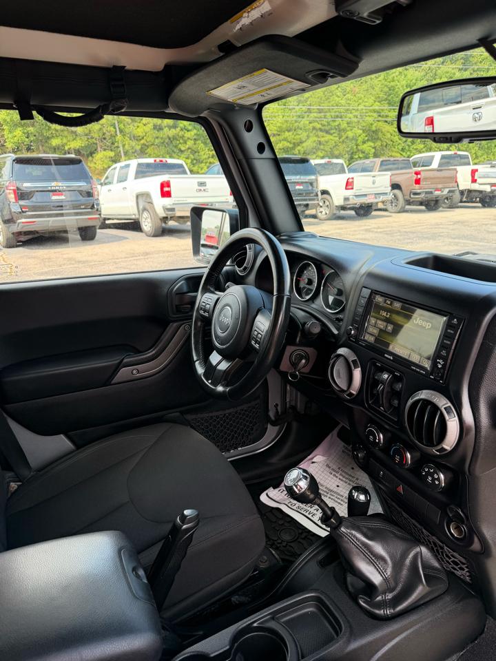 Jeep Wrangler Unlimited 4WD 4dr Willys Wheeler 2015