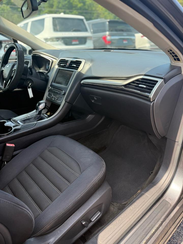 Ford Fusion 4dr Sdn SE FWD 2016