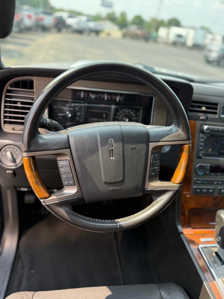 Lincoln Navigator 2WD 4dr 2012