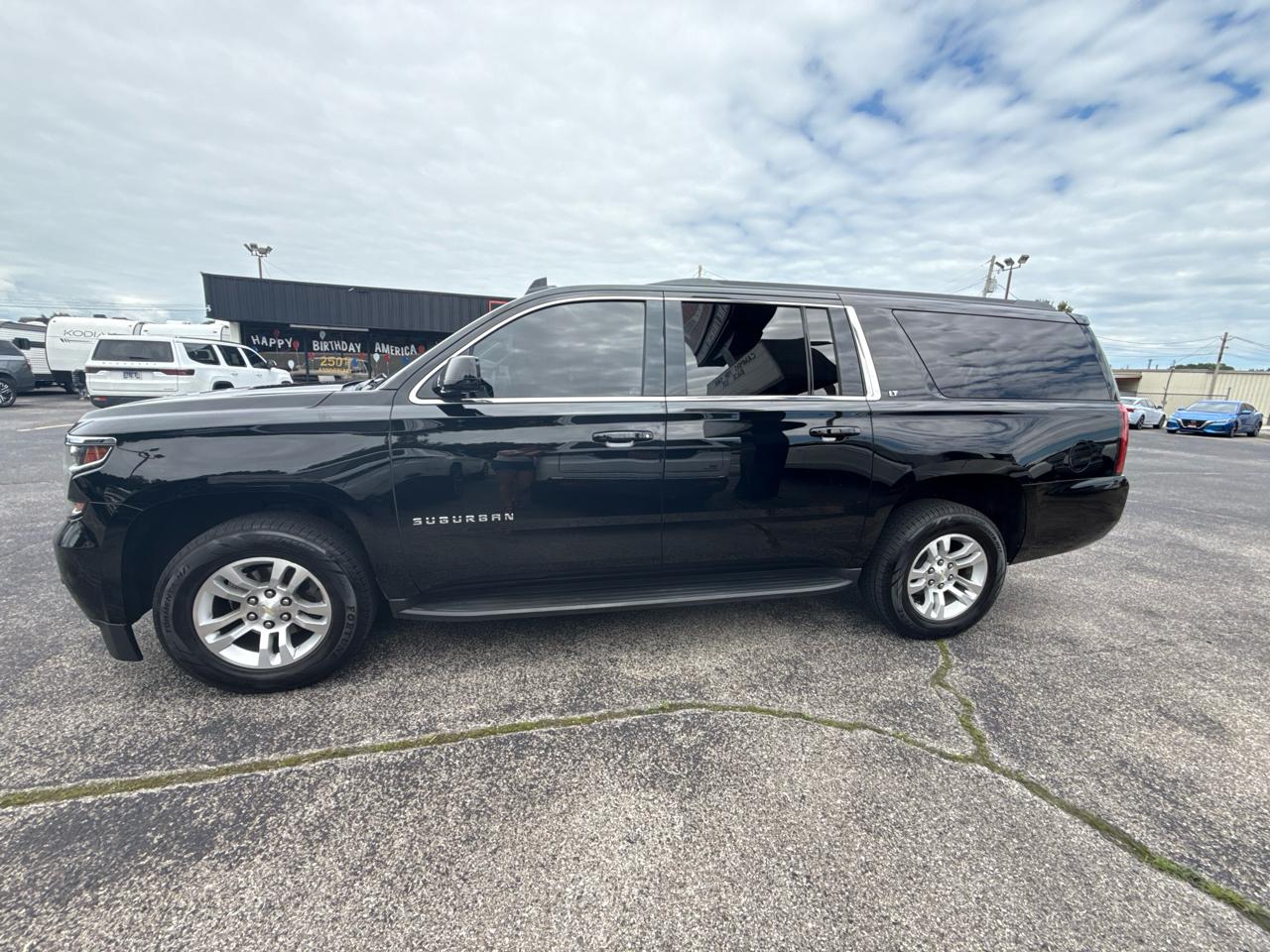 Chevrolet Suburban 2WD 4dr 1500 LT 2018