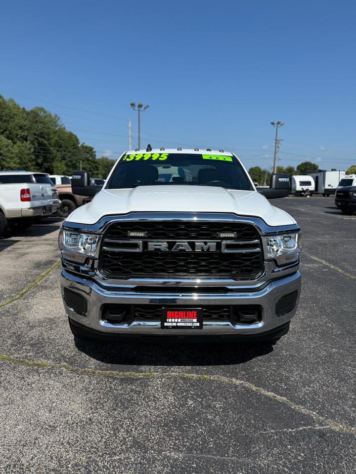 RAM 3500 Tradesman 4x4 Crew Cab 8' Box 2023