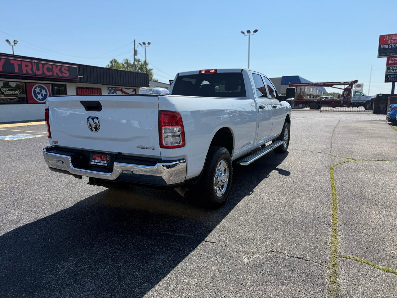 RAM 3500 Tradesman 4x4 Crew Cab 8' Box 2023