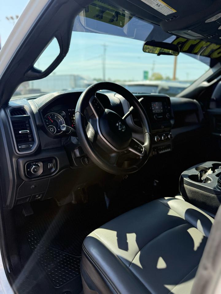 RAM 3500 Tradesman 4x4 Crew Cab 8' Box 2023