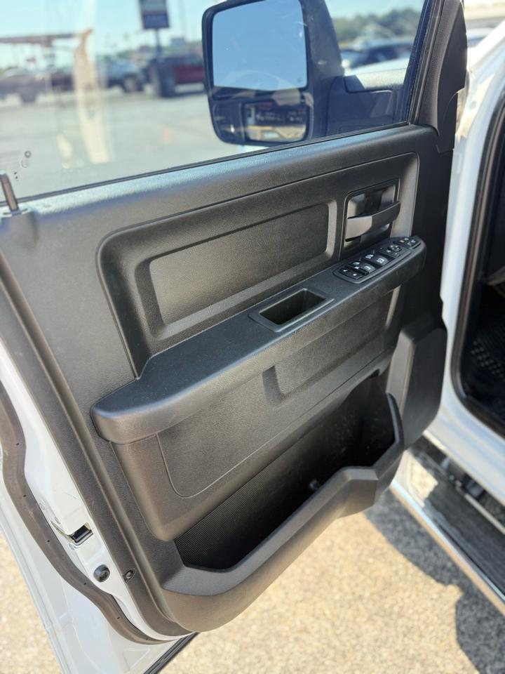 RAM 3500 Tradesman 4x4 Crew Cab 8' Box 2023
