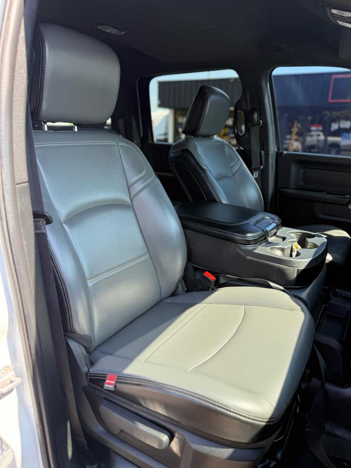 RAM 3500 Tradesman 4x4 Crew Cab 8' Box 2023