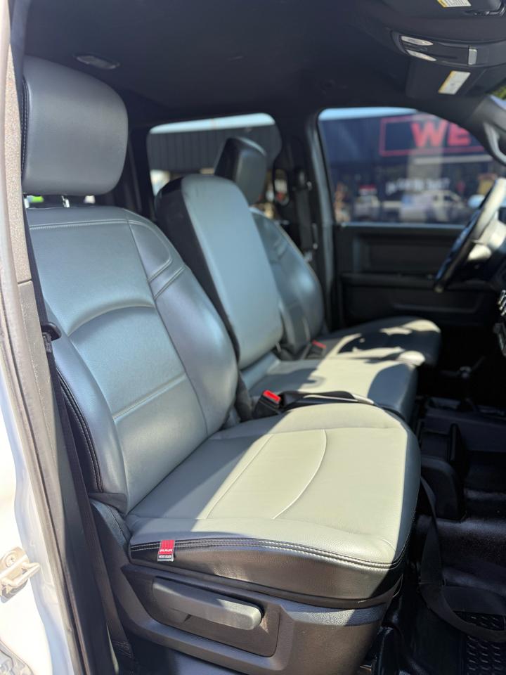 RAM 3500 Tradesman 4x4 Crew Cab 8' Box 2023
