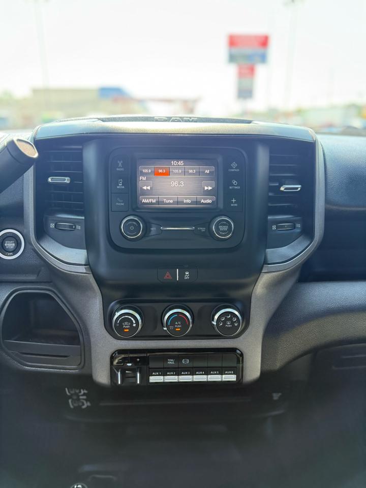 RAM 3500 Tradesman 4x4 Crew Cab 8' Box 2023