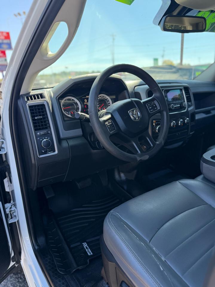 RAM 1500 Classic Tradesman 4x4 Crew Cab 5'7" Box 2019