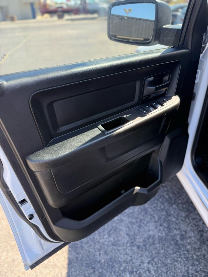 RAM 1500 Classic Tradesman 4x4 Crew Cab 5'7" Box 2019