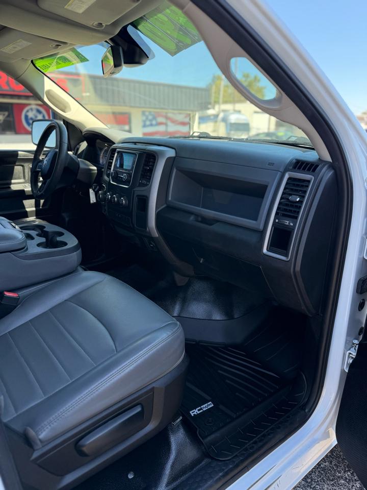RAM 1500 Classic Tradesman 4x4 Crew Cab 5'7" Box 2019