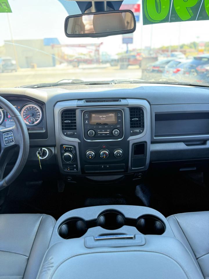 RAM 1500 Classic Tradesman 4x4 Crew Cab 5'7" Box 2019