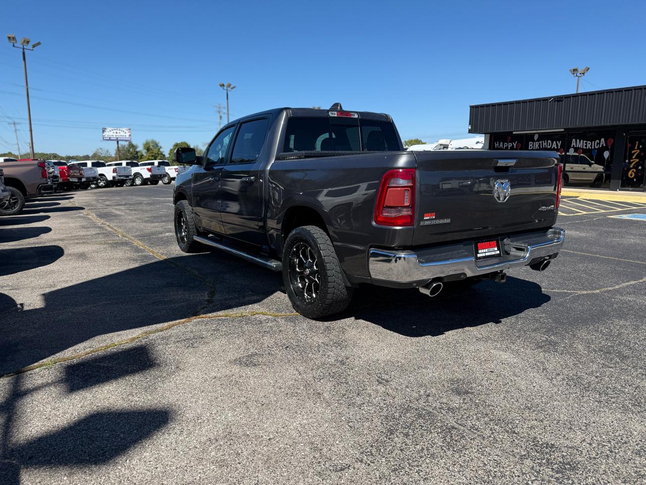 RAM 1500 Big Horn 4x4 Crew Cab 5'7" Box 2020