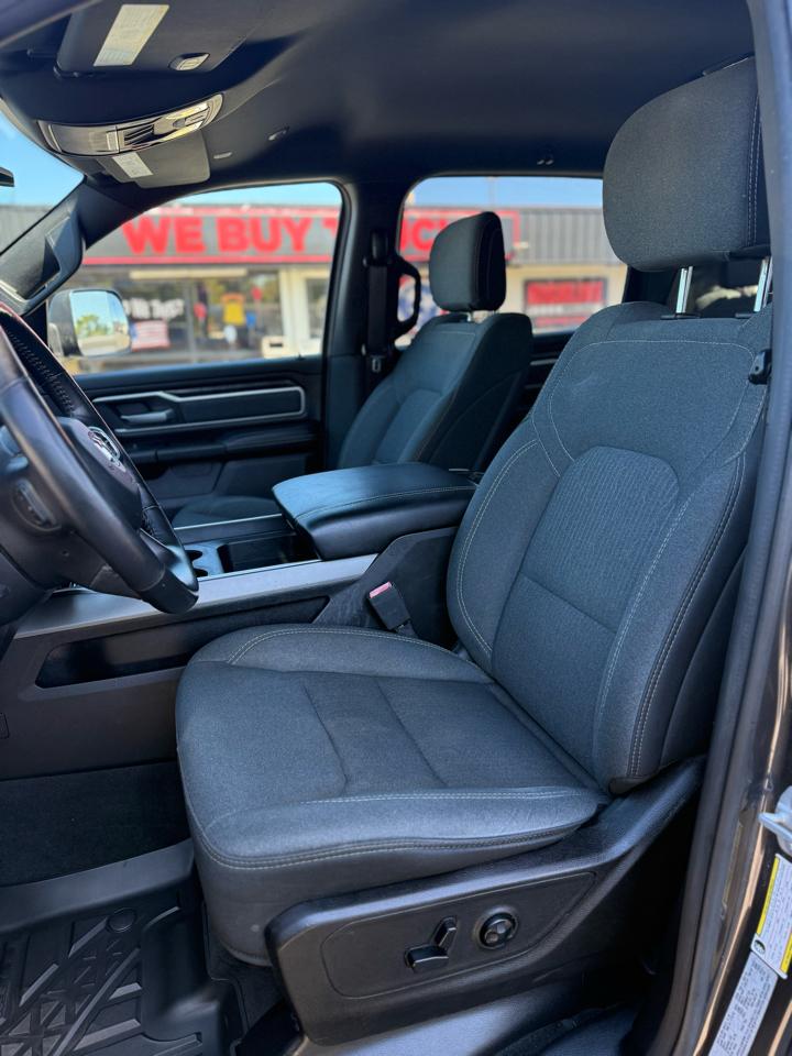 RAM 1500 Big Horn 4x4 Crew Cab 5'7" Box 2020