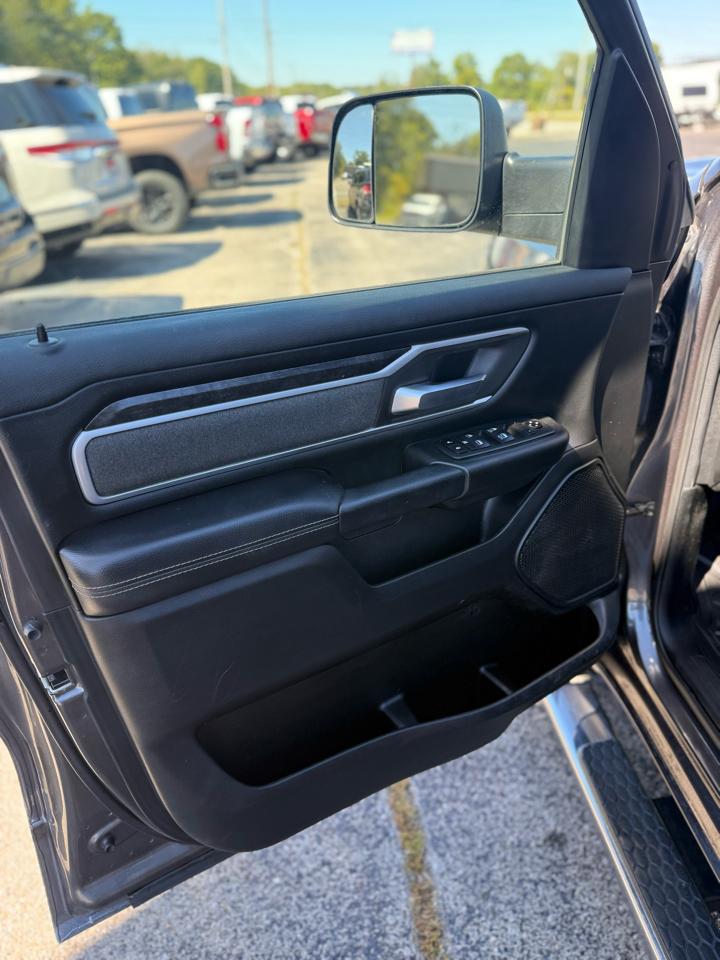 RAM 1500 Big Horn 4x4 Crew Cab 5'7" Box 2020
