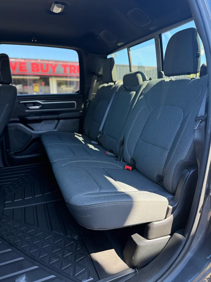 RAM 1500 Big Horn 4x4 Crew Cab 5'7" Box 2020