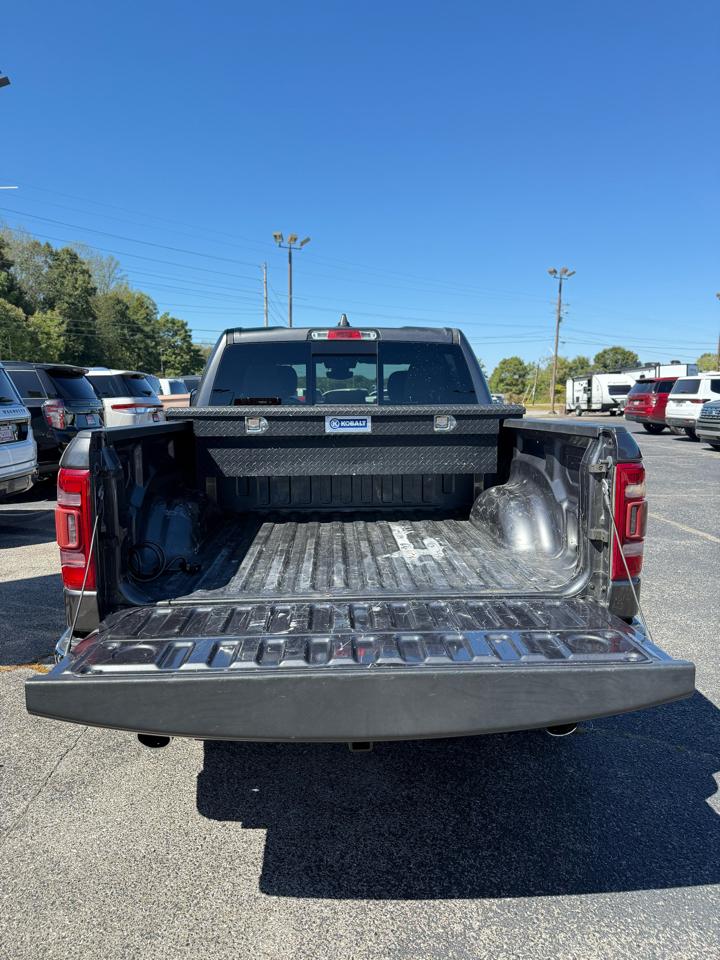 RAM 1500 Big Horn 4x4 Crew Cab 5'7" Box 2020