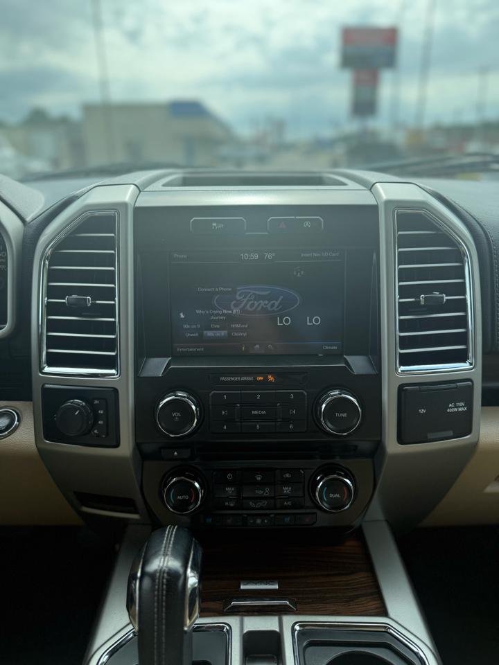 Ford F-150 4WD SuperCrew 145" Lariat 2015