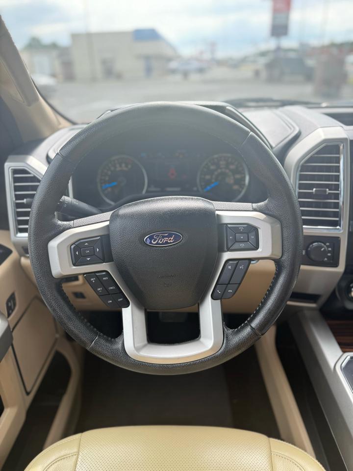 Ford F-150 4WD SuperCrew 145" Lariat 2015