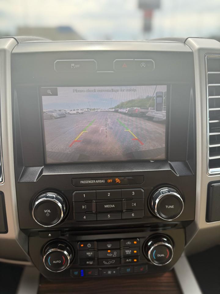 Ford F-150 4WD SuperCrew 145" Lariat 2015