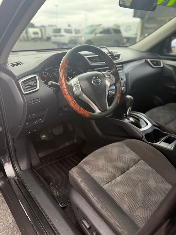 Nissan Rogue AWD 4dr SV 2016