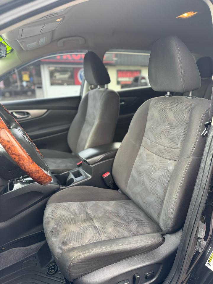 Nissan Rogue AWD 4dr SV 2016